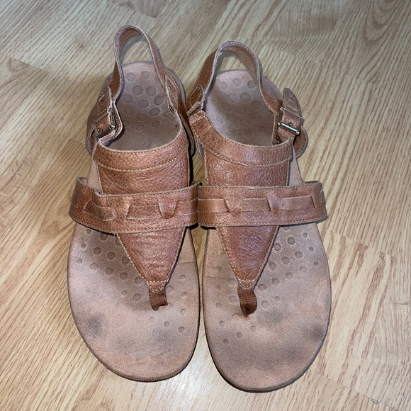 Women’s Vionic Tan Sandals With Gold Buckle Velcro Strap Size 11 - Picture 1 of 8